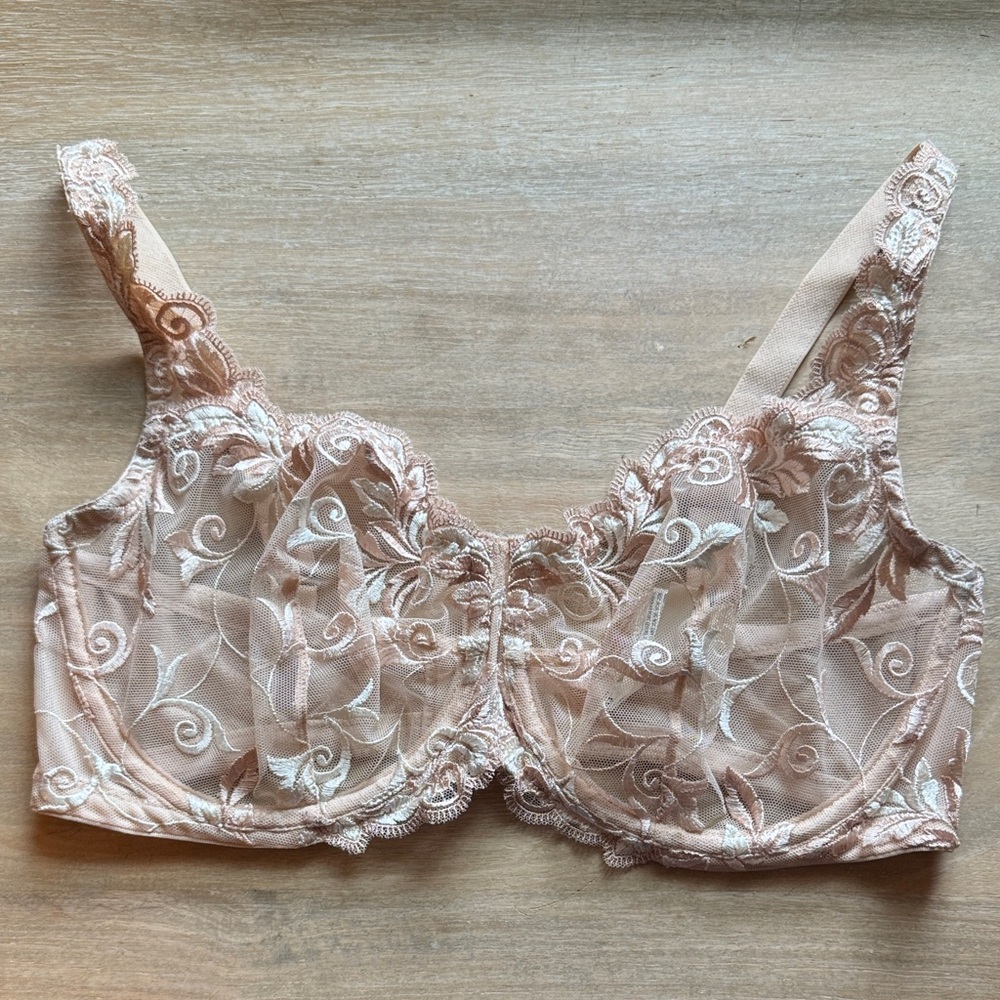 Elegant Lace Underwire Bra - Cream (Like New)